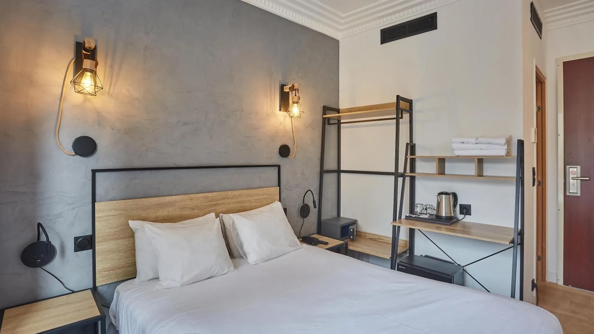 Auguste 3* Paris